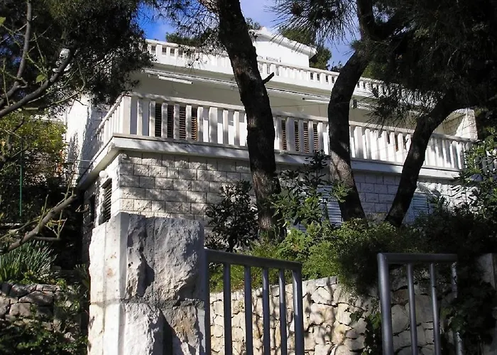 Apartments Zelko - With Garden